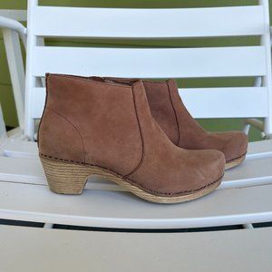 Dansko Women’s Maria Ankle Bootie in Dusty Rose Milled Nubuck